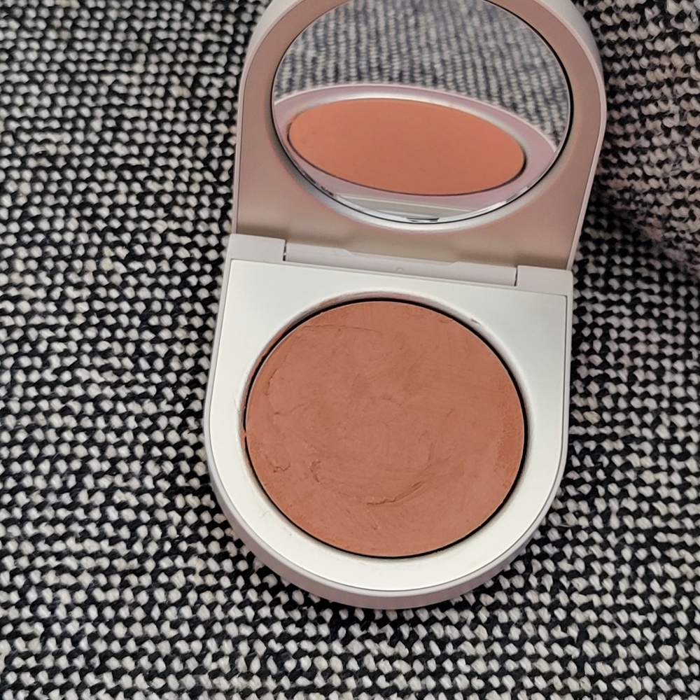 Rose Inc Delphine Blush Compact